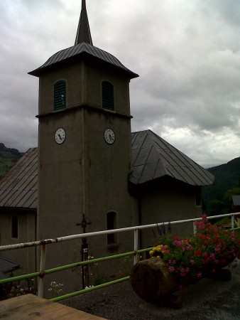 La petite église Saint Pierre et son clocher